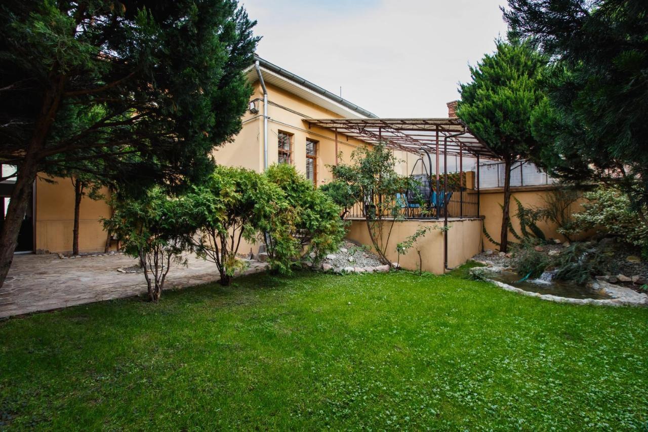 Stunning, Newly Renovated Central Apartment Oradea Exterior photo