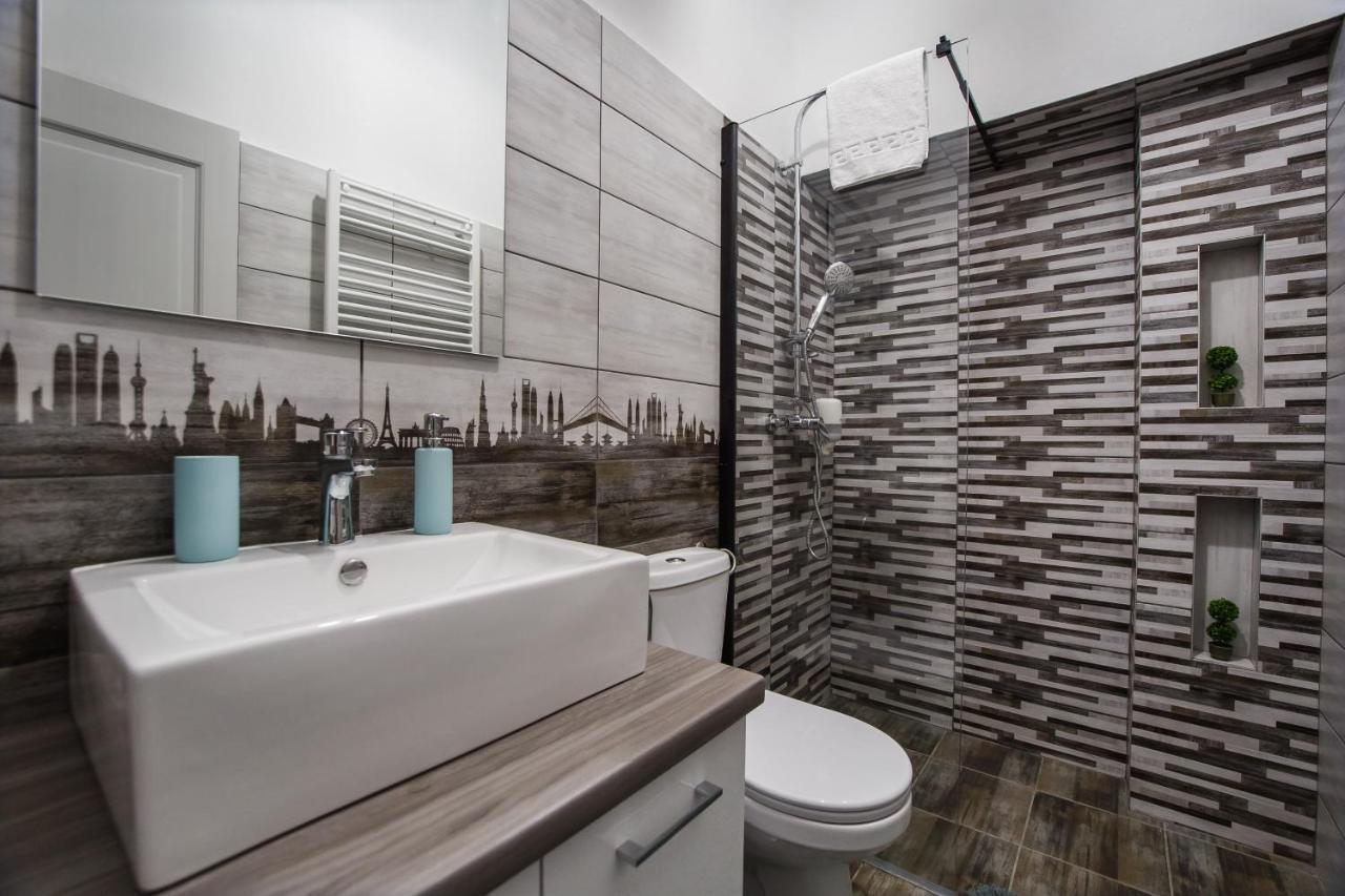 Stunning, Newly Renovated Central Apartment Oradea Exterior photo