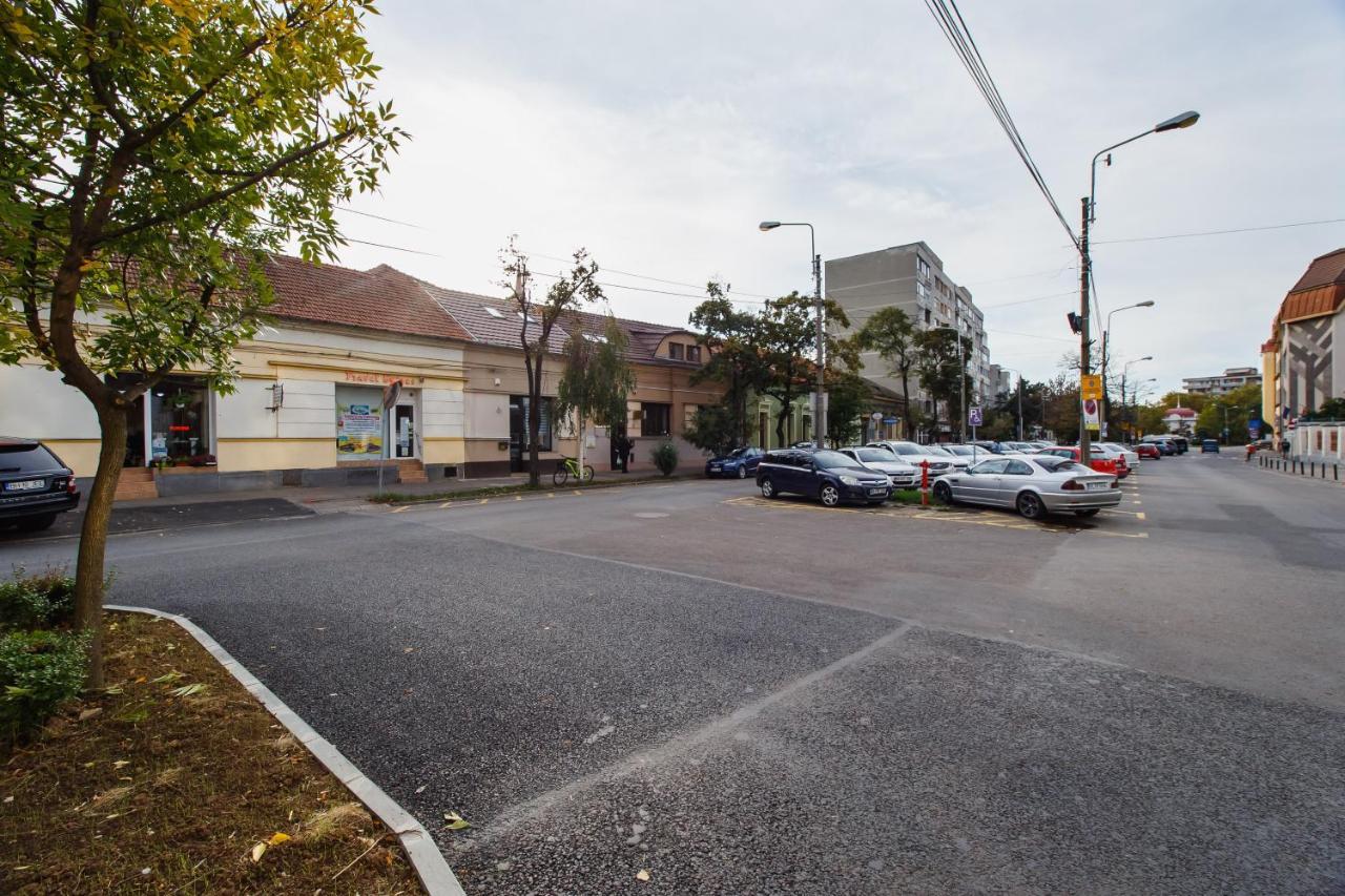 Stunning, Newly Renovated Central Apartment Oradea Exterior photo