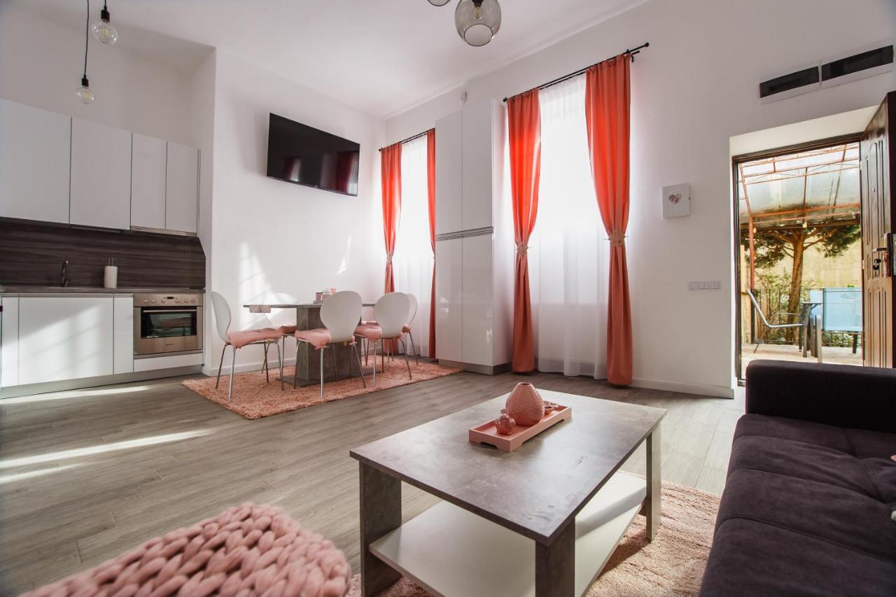 Stunning, Newly Renovated Central Apartment Oradea Exterior photo