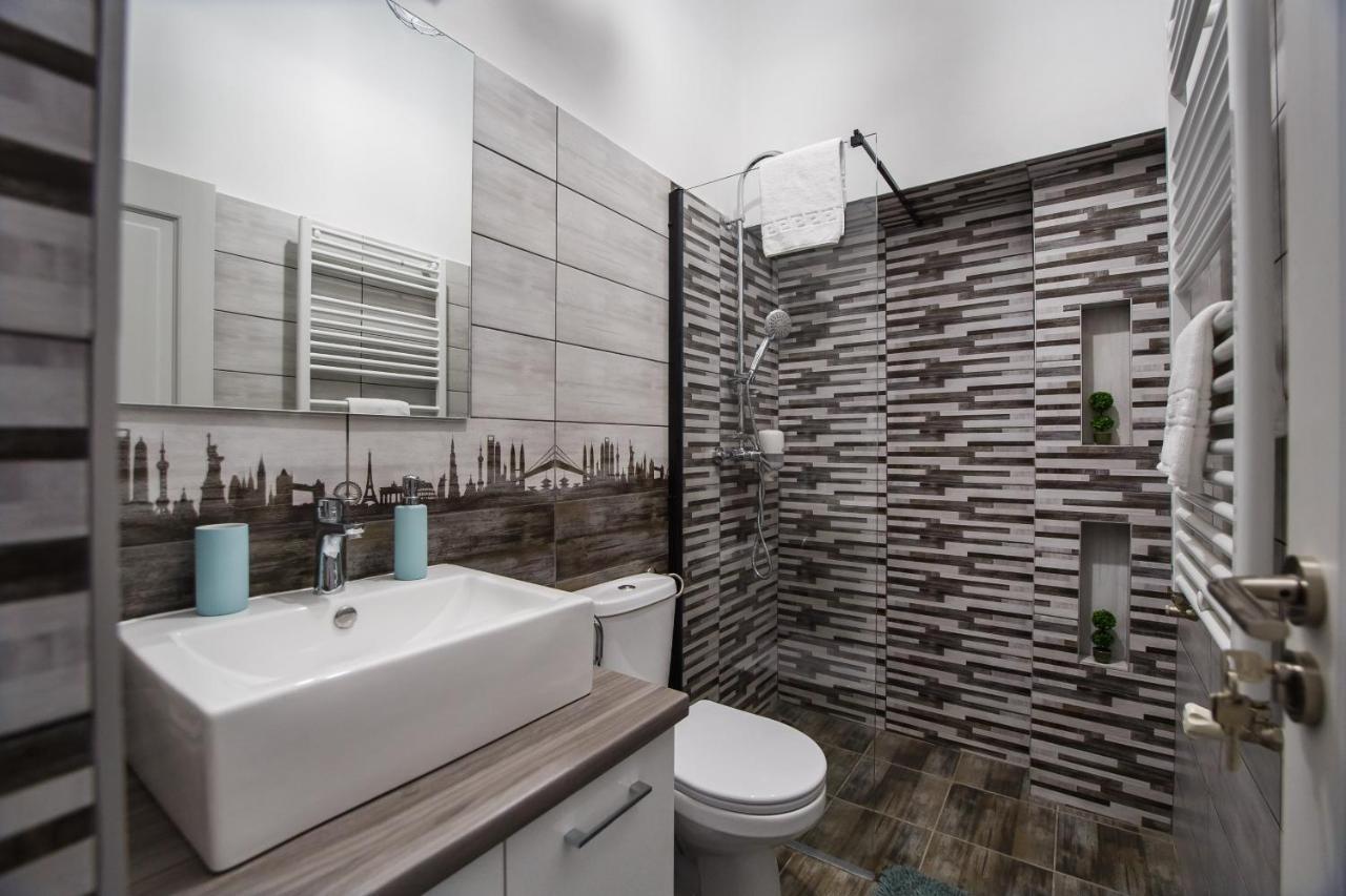 Stunning, Newly Renovated Central Apartment Oradea Exterior photo