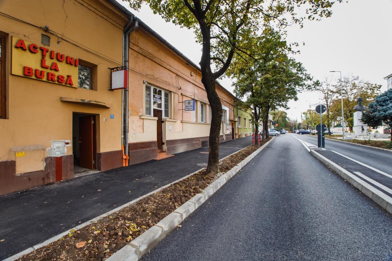 Stunning, Newly Renovated Central Apartment Oradea Exterior photo